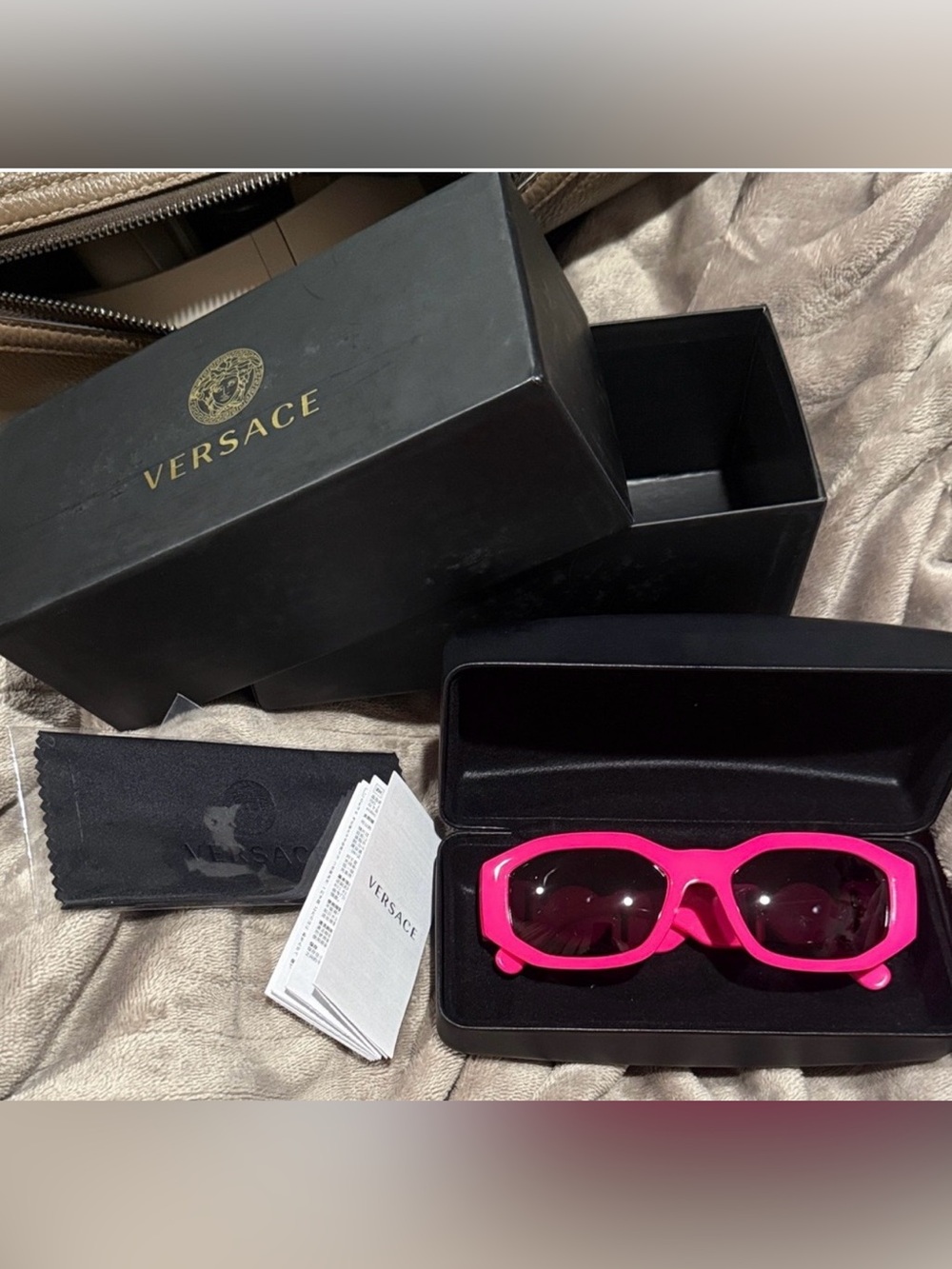 Authentic Versace Medusa Link
Sunglasses Pink LIKE NEW Gold
Medallion